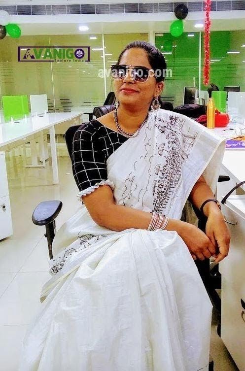 Simple Linen Saree with a Designer Blouse and Accessories to Rock at Party